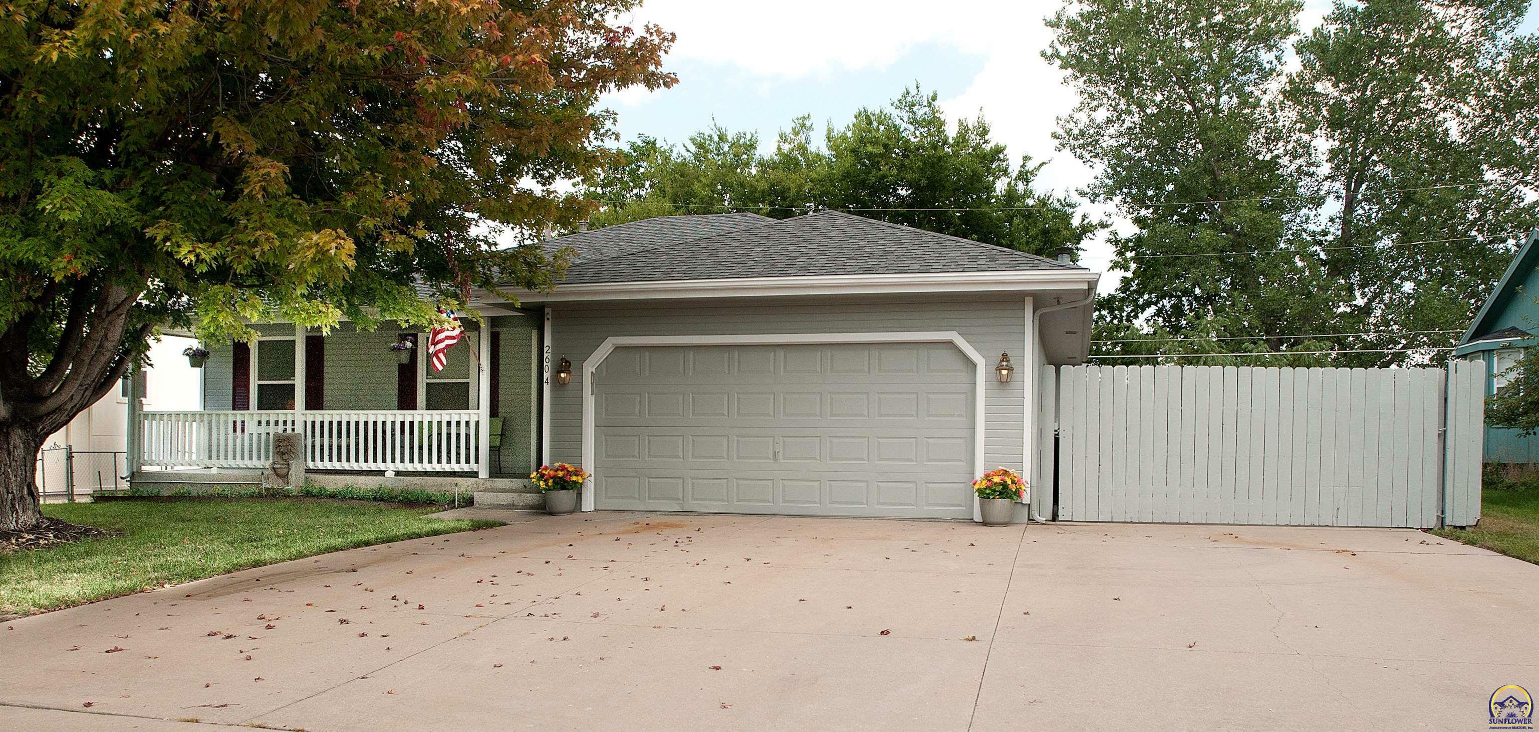 Property Photo:  2604 SW Ancaster Rd  KS 66614 