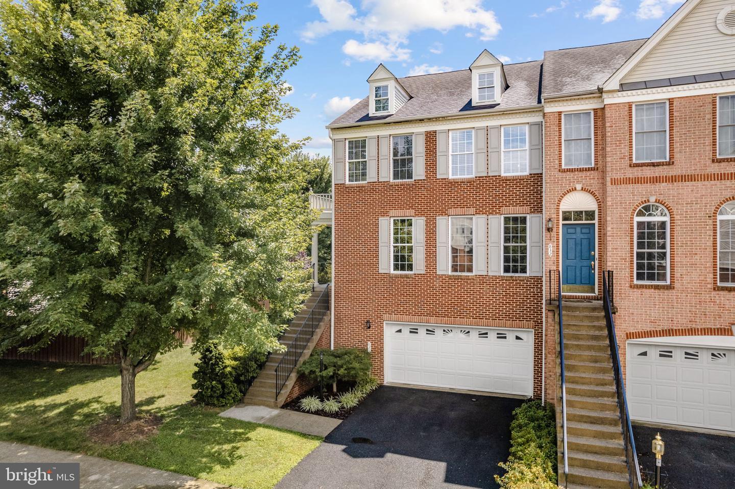Property Photo: 834 Maple Flats Terrace VA 20132