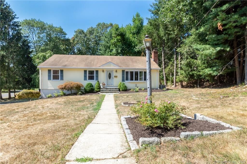 Property Photo:  7 Echo Hill Road  CT 06611 