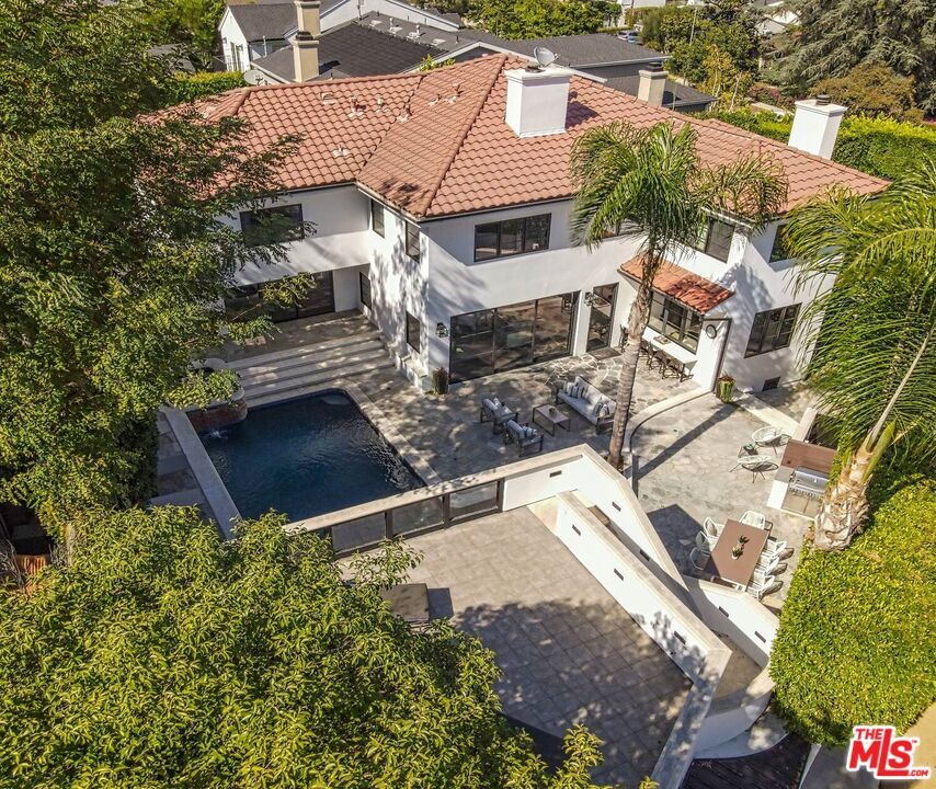 Property Photo:  14035   Davana  CA 91423 