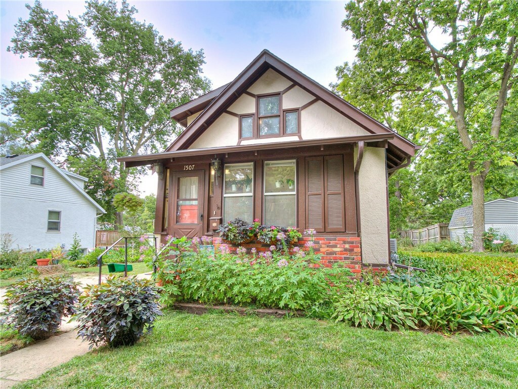 Property Photo:  1507 Kellogg Avenue  IA 50010 