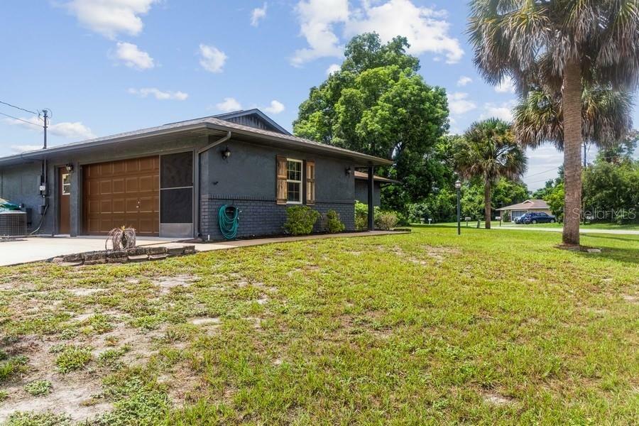 Property Photo:  1908 Plumtree Drive  FL 32725 