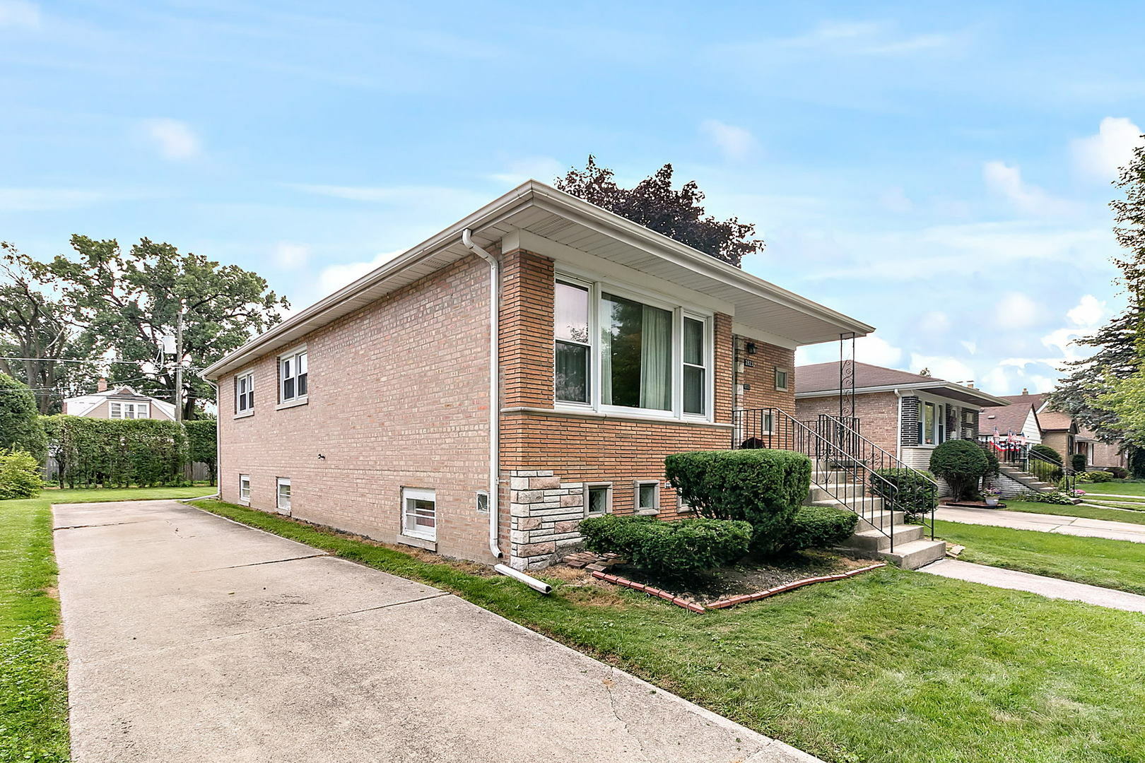 Property Photo:  2823 W 98th Street  IL 60805 