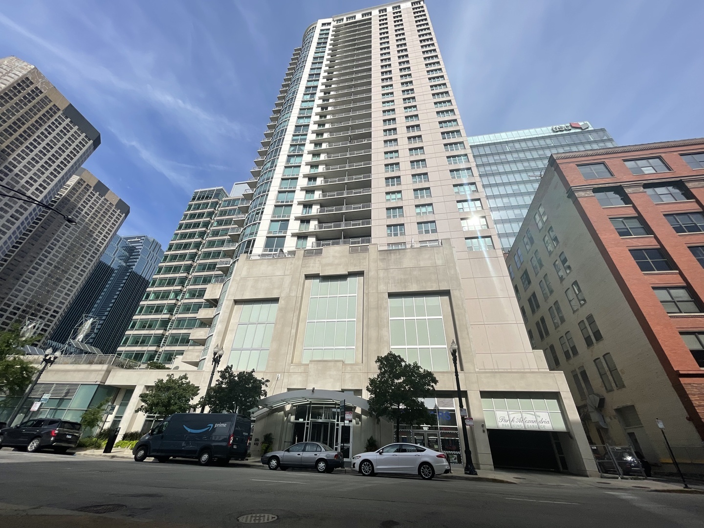 Property Photo:  125 S Jefferson Street P-93  IL 60661 