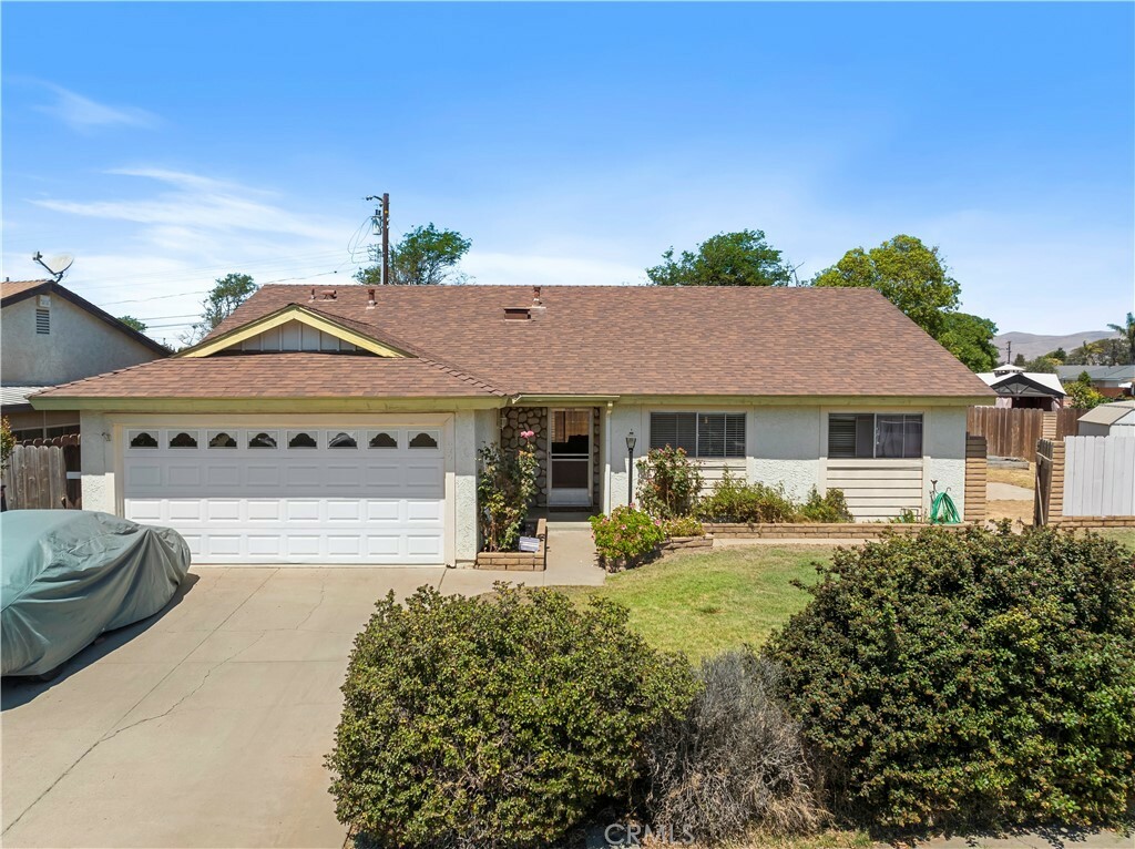 Property Photo:  625 E McElhany Avenue  CA 93454 