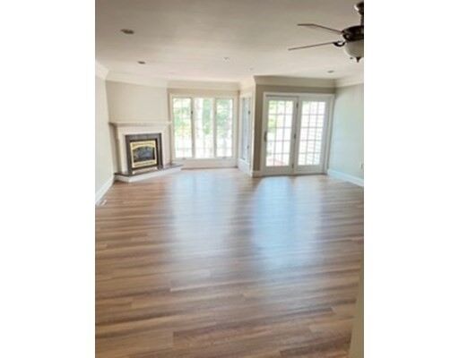 Property Photo:  303 Greenwich Court 303  MA 01609 