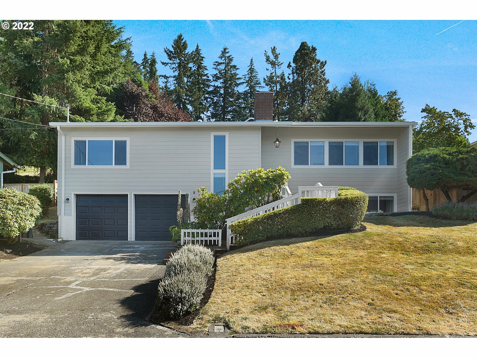 Property Photo: 1620 Aspen St OR 97034