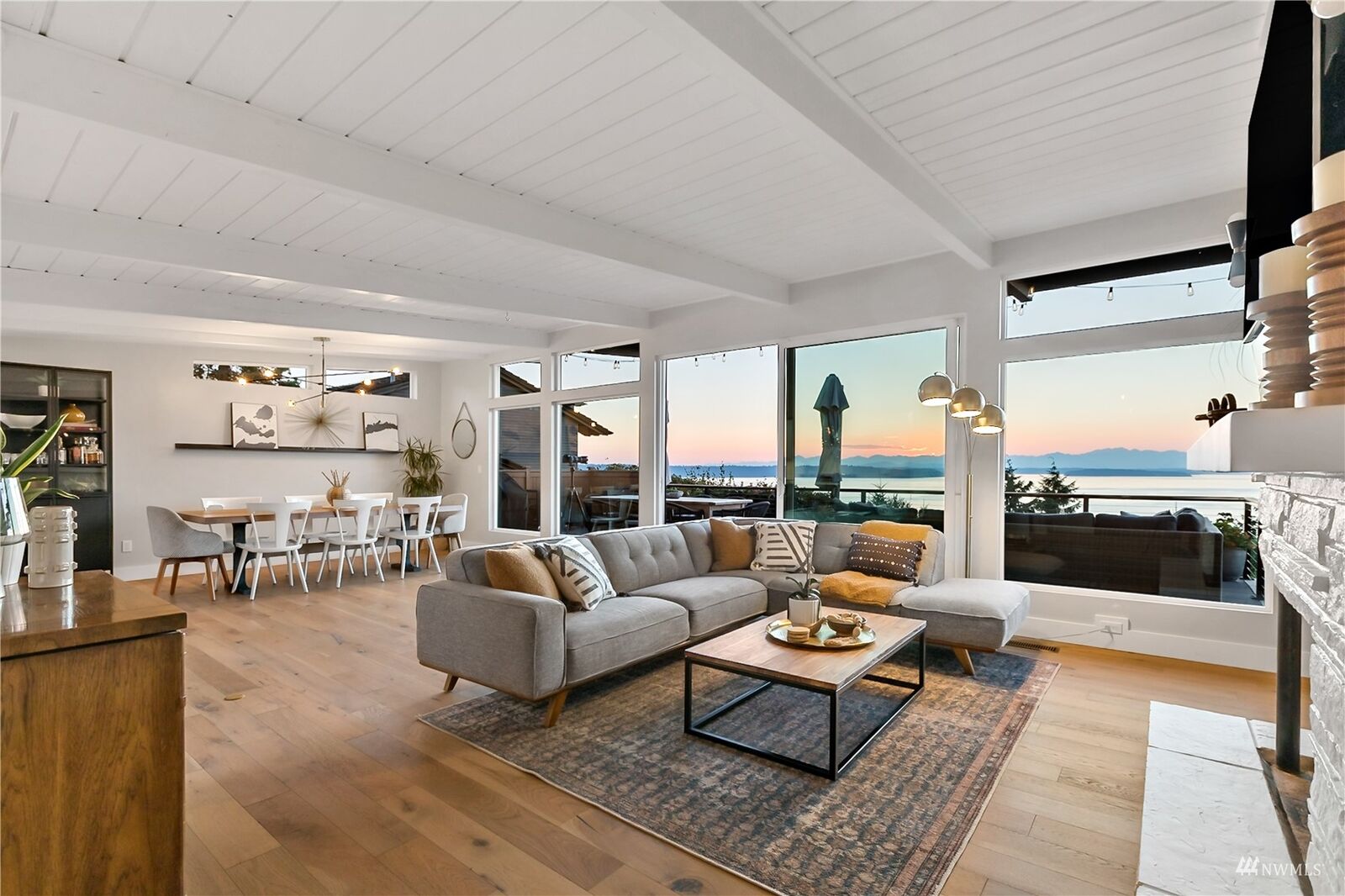 Property Photo: 12819 Shorecrest Drive SW WA 98146