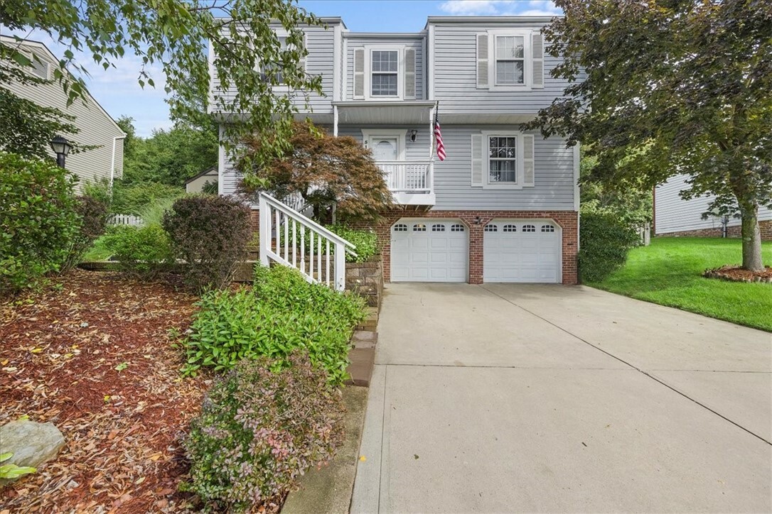 Property Photo: 515 Cresthaven Dr PA 15239