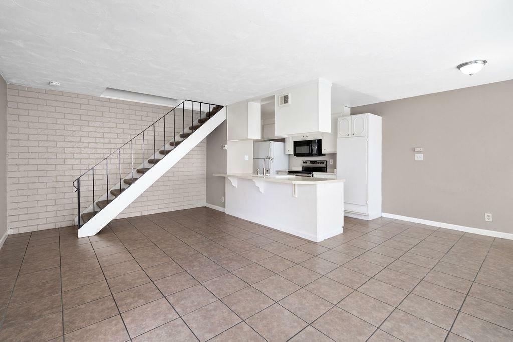 Property Photo:  41 La Fresa Court 2  CA 95823 