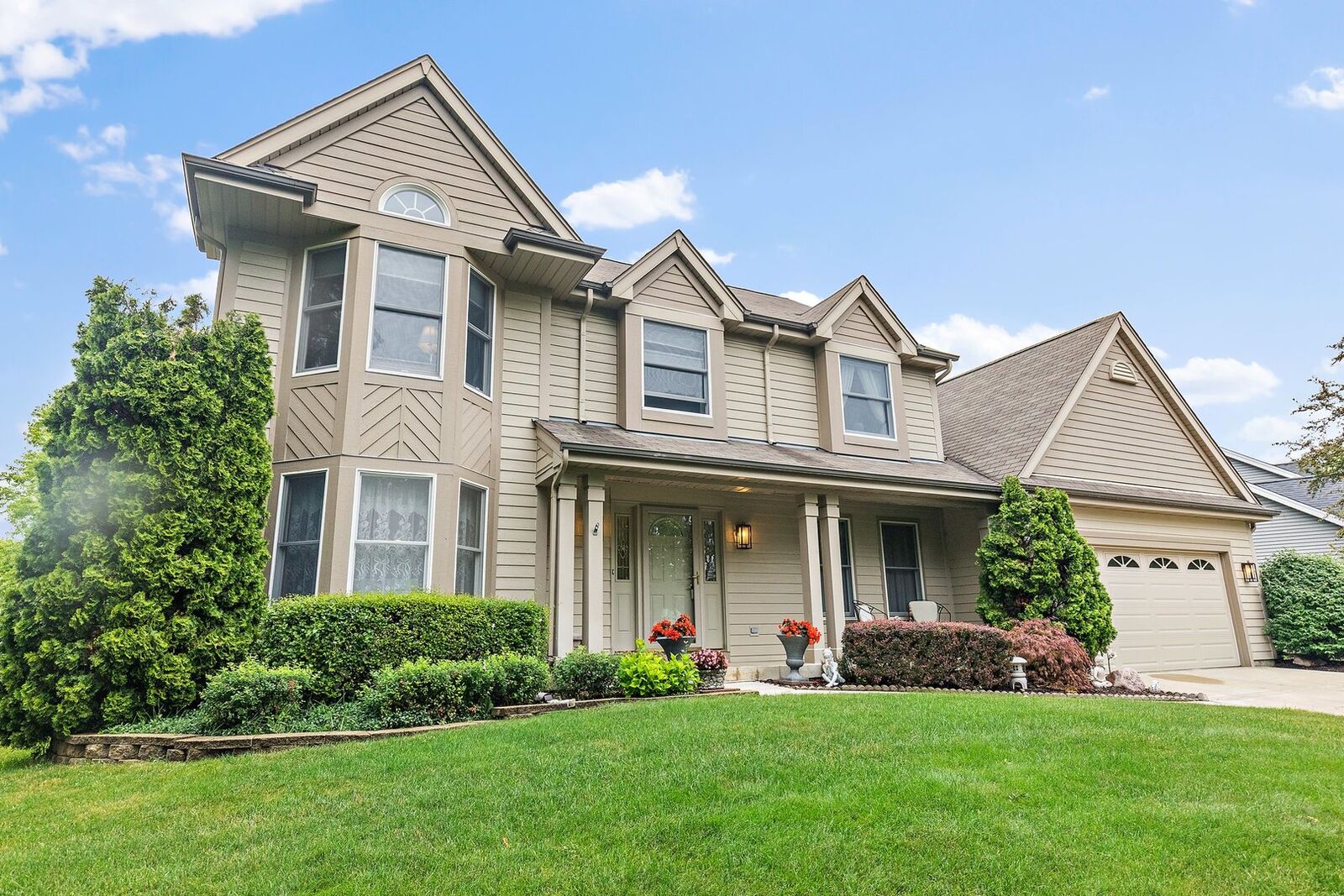 Property Photo: 913 Pember Circle IL 60118