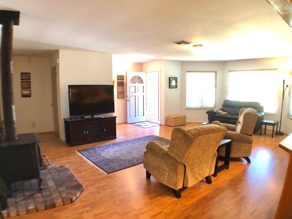 Property Photo: 601 S Sanderson Way CA 95437