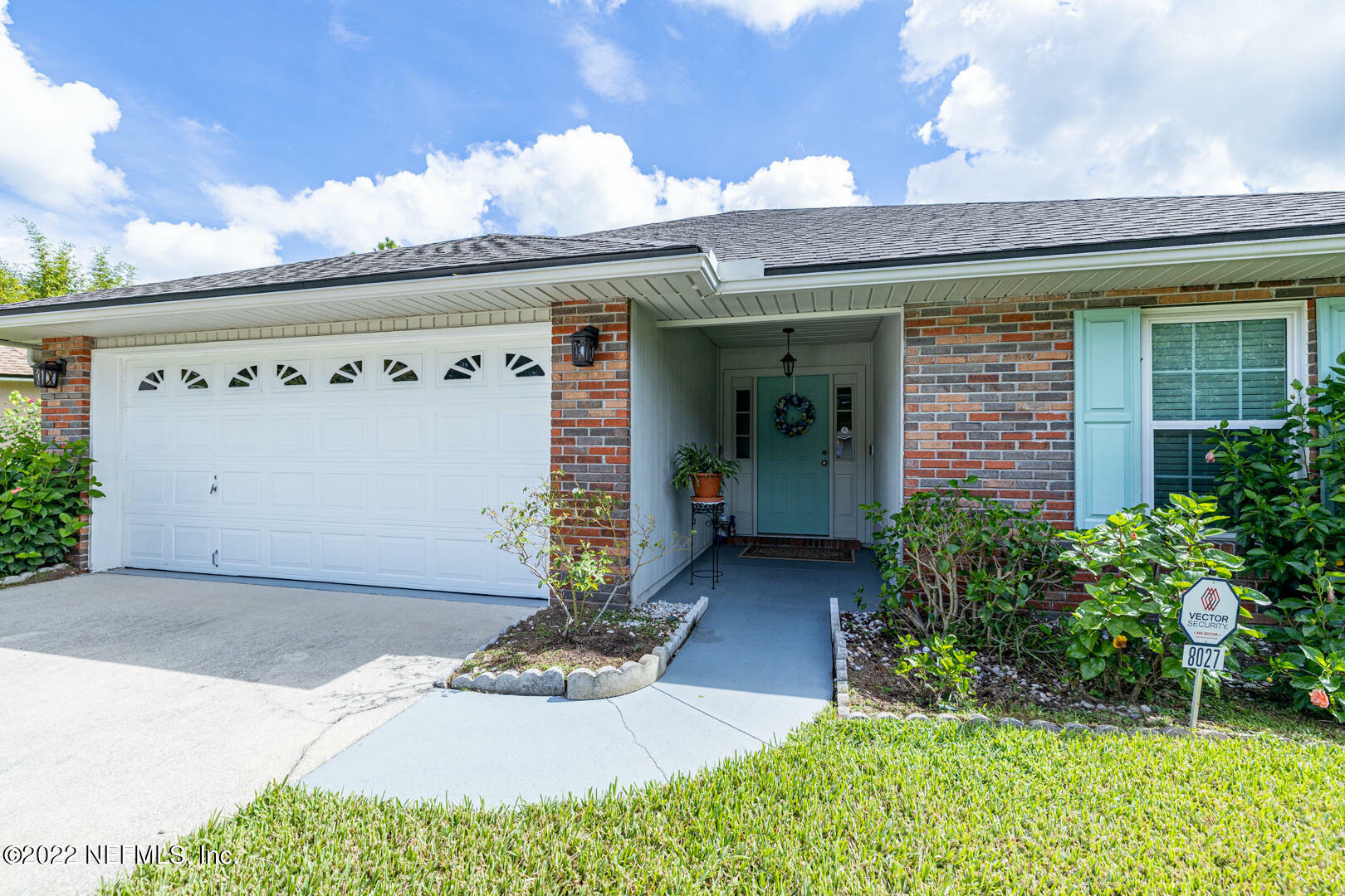 Property Photo:  8027 Leafcrest Drive  FL 32244 