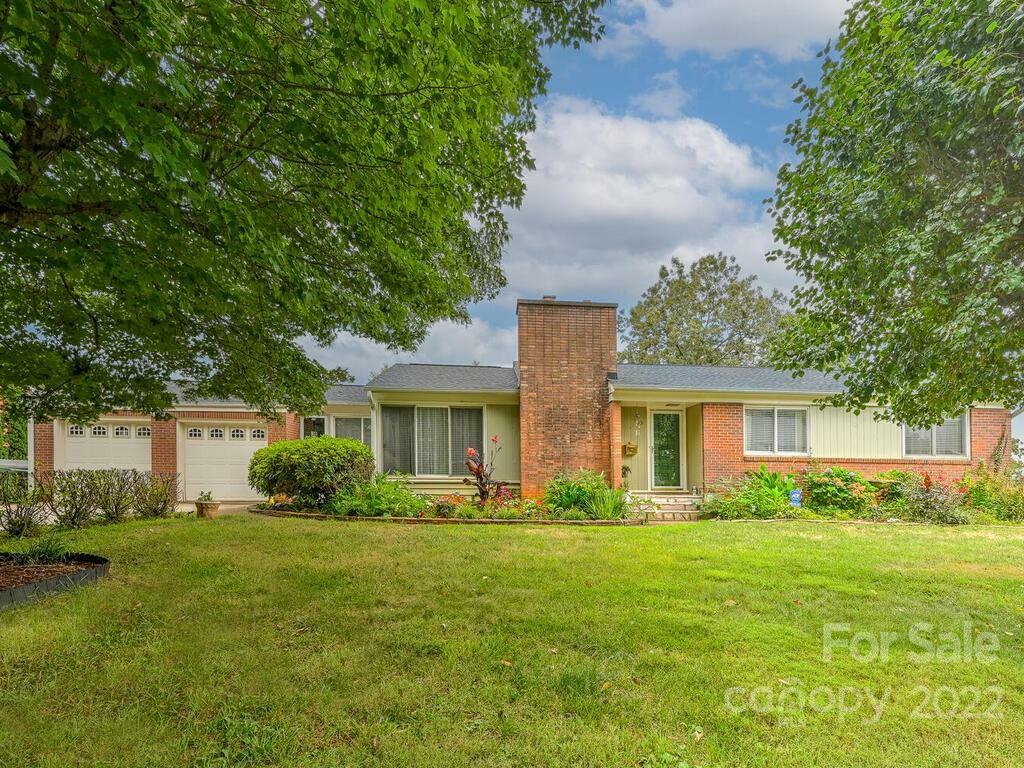 Property Photo:  93 Oakland Road  NC 28801 