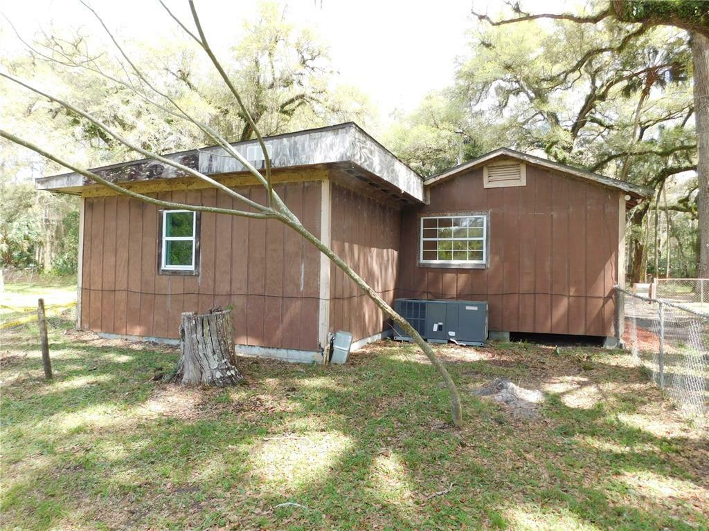 Property Photo:  281 NE 601st Street  FL 32680 