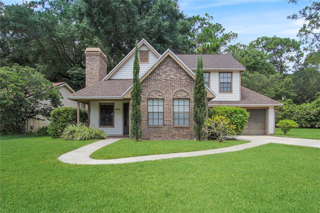 Property Photo: 892 Oak Leaf Court FL 32714