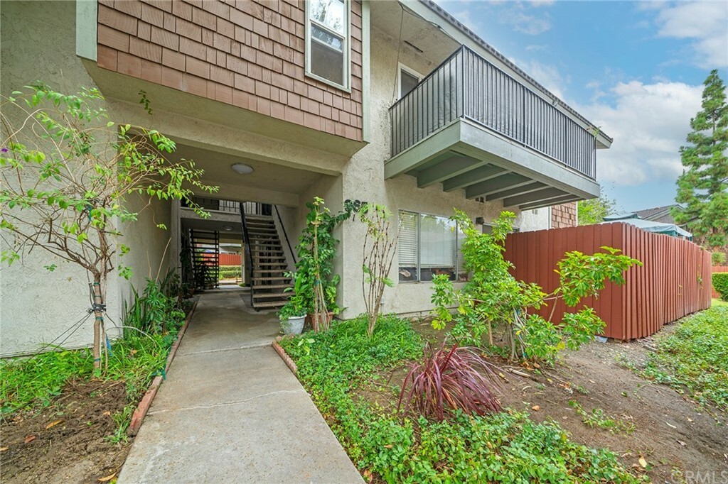 Property Photo:  965 S Idaho Street 8  CA 90631 