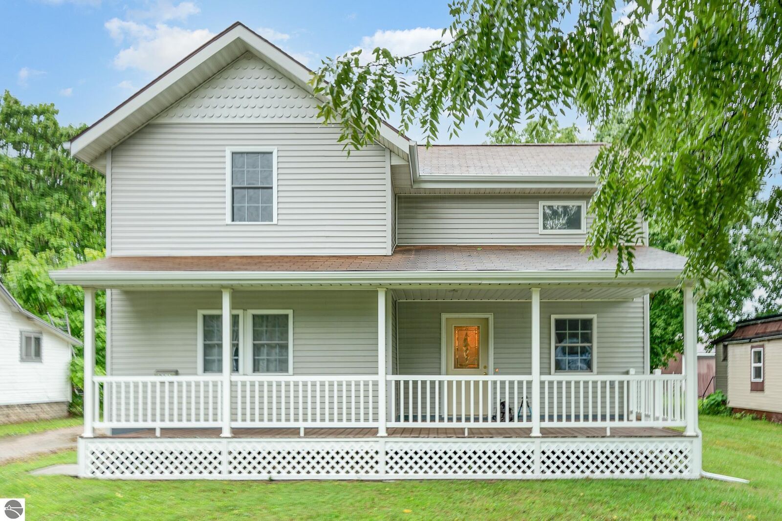 Property Photo: 811 E Center MI 48847