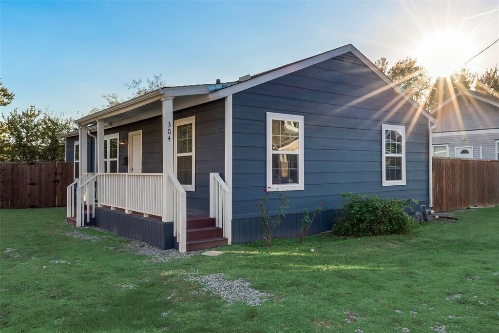 Property Photo: 304 E Walker Street TX 75069