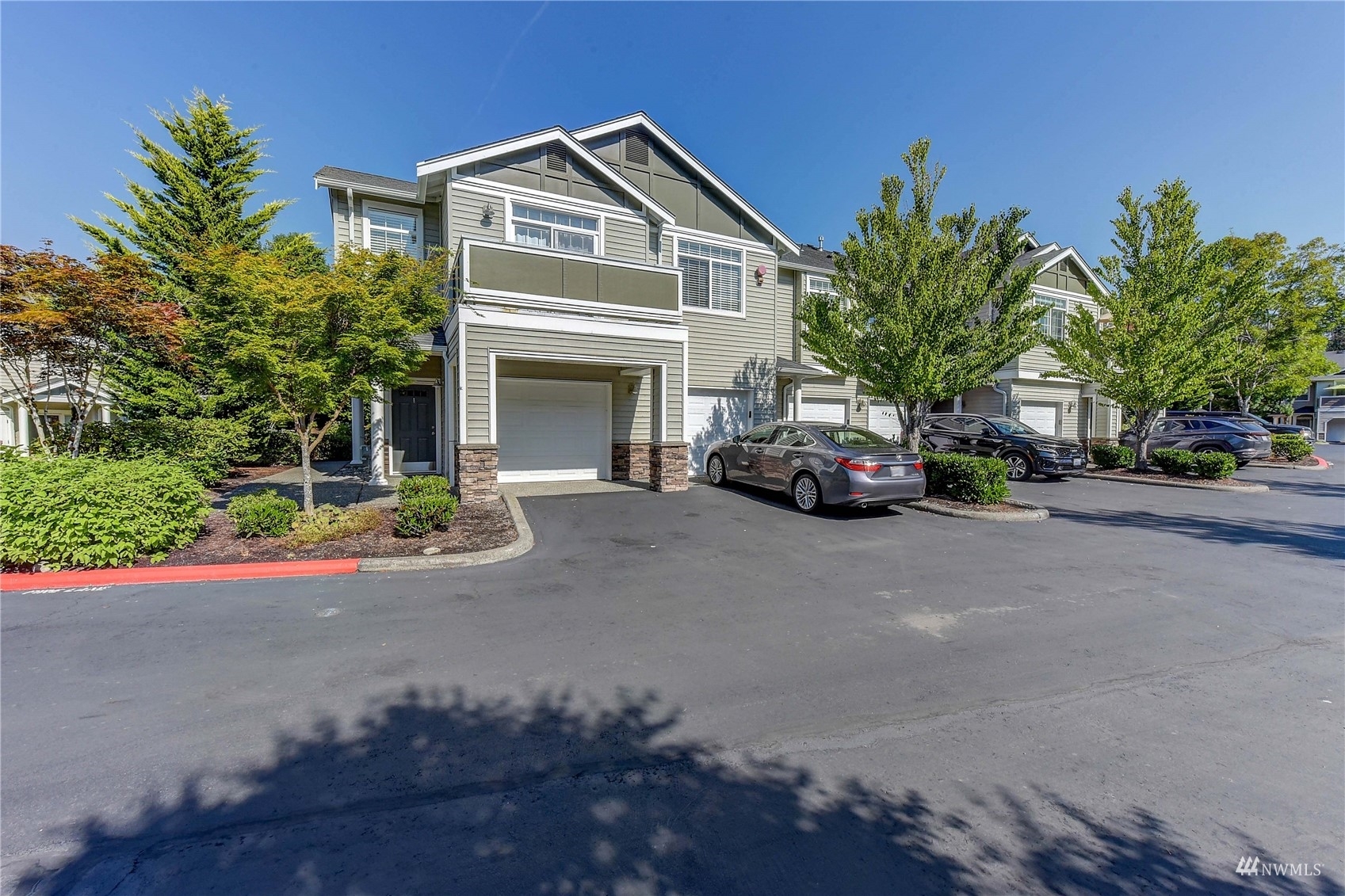 Property Photo:  1855 Trossachs Boulevard SE 805  WA 98075 