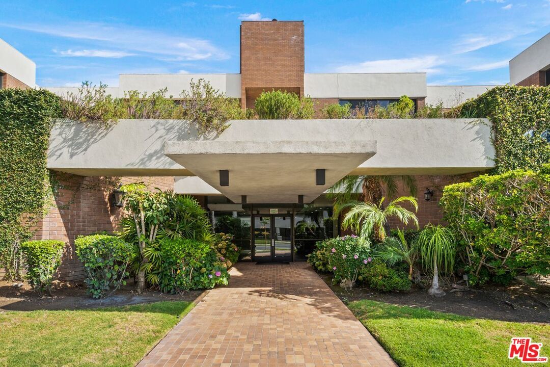 Property Photo: 4477 Wilshire Blvd 112 CA 90010
