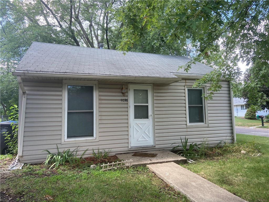 Property Photo:  4036 E 30th Street  IA 50317 