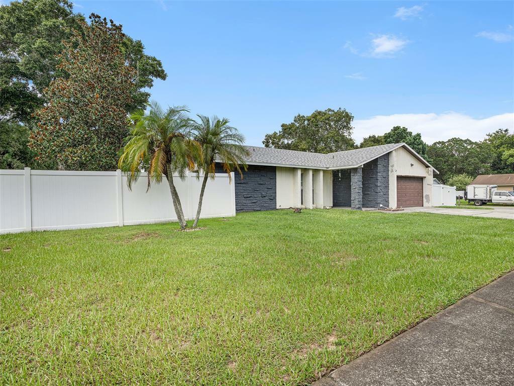Property Photo: 3201 King Charles Circle FL 33584