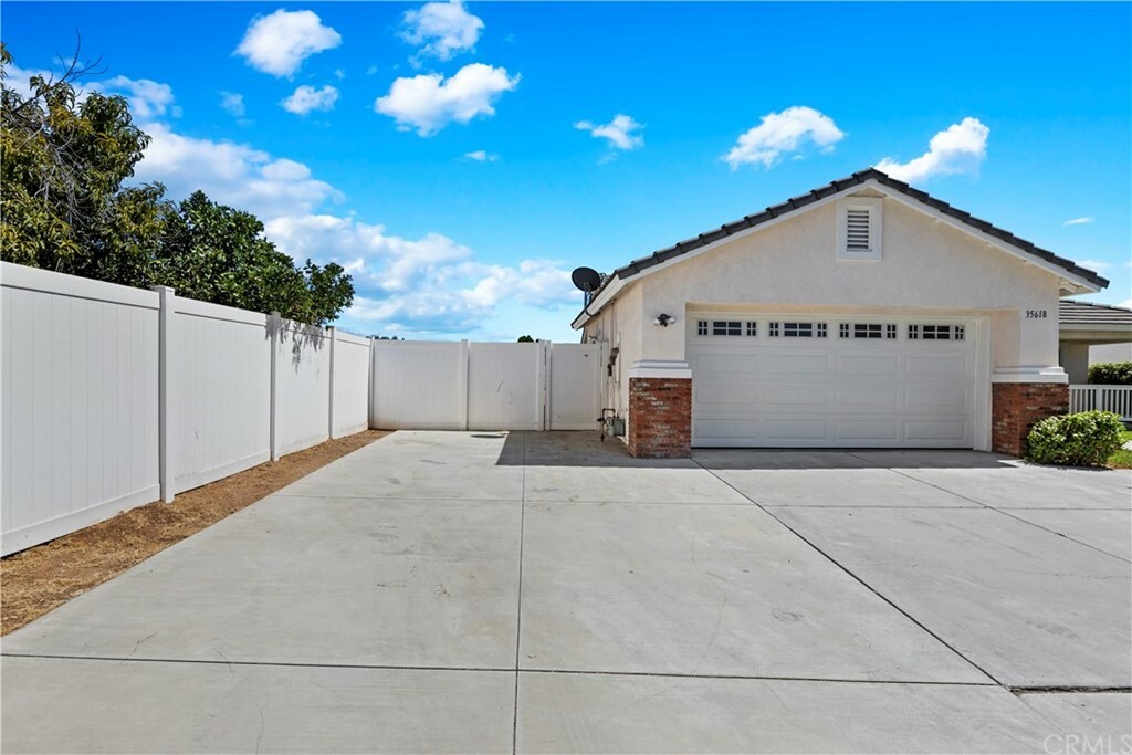 Property Photo:  35618 Sunflower Way  CA 92595 