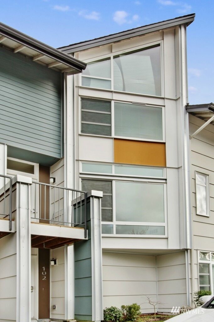 Property Photo: 15110 NE 81st Way 102 WA 98052