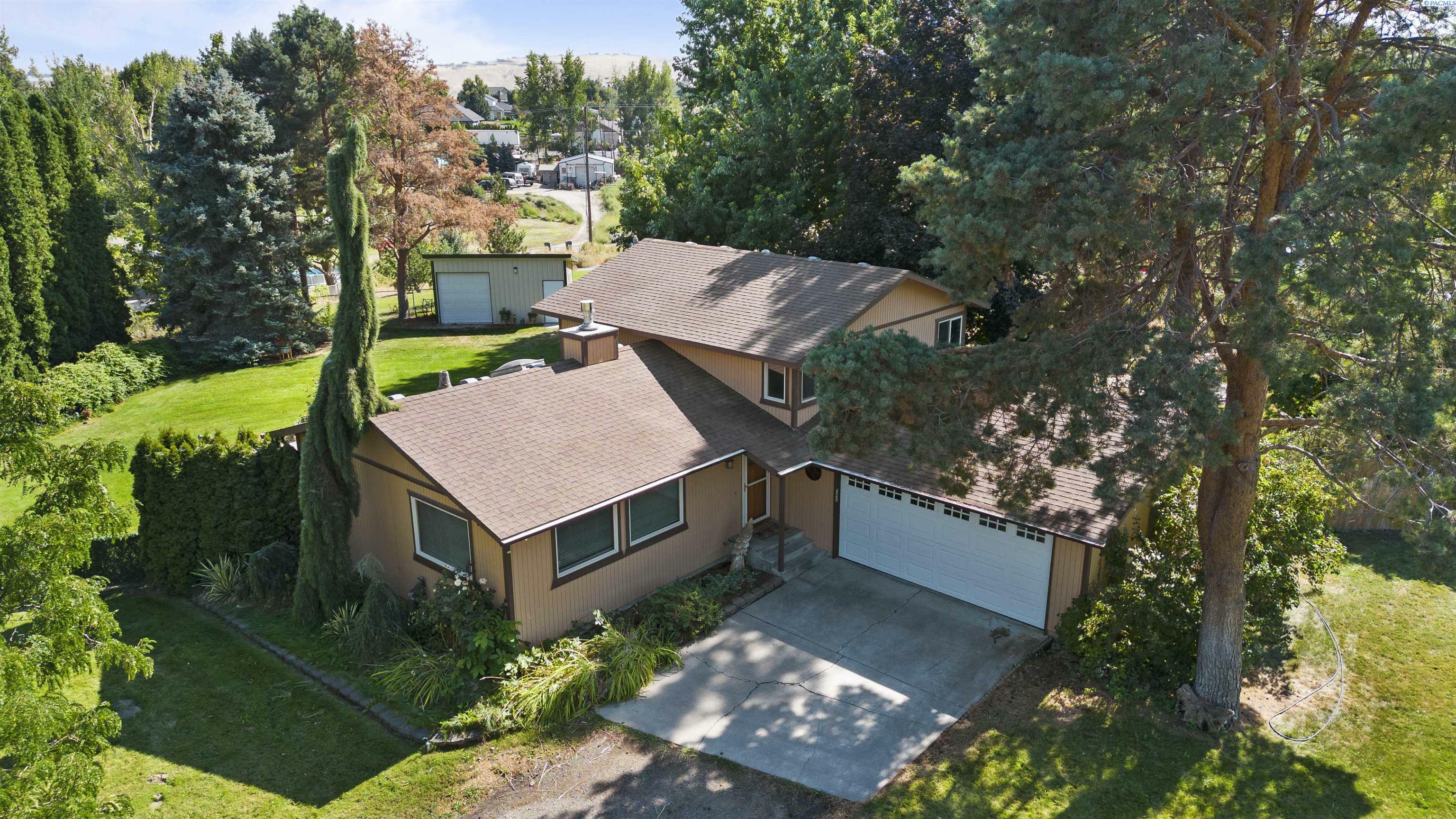 Property Photo:  95805 E Reata Rd  WA 99338 