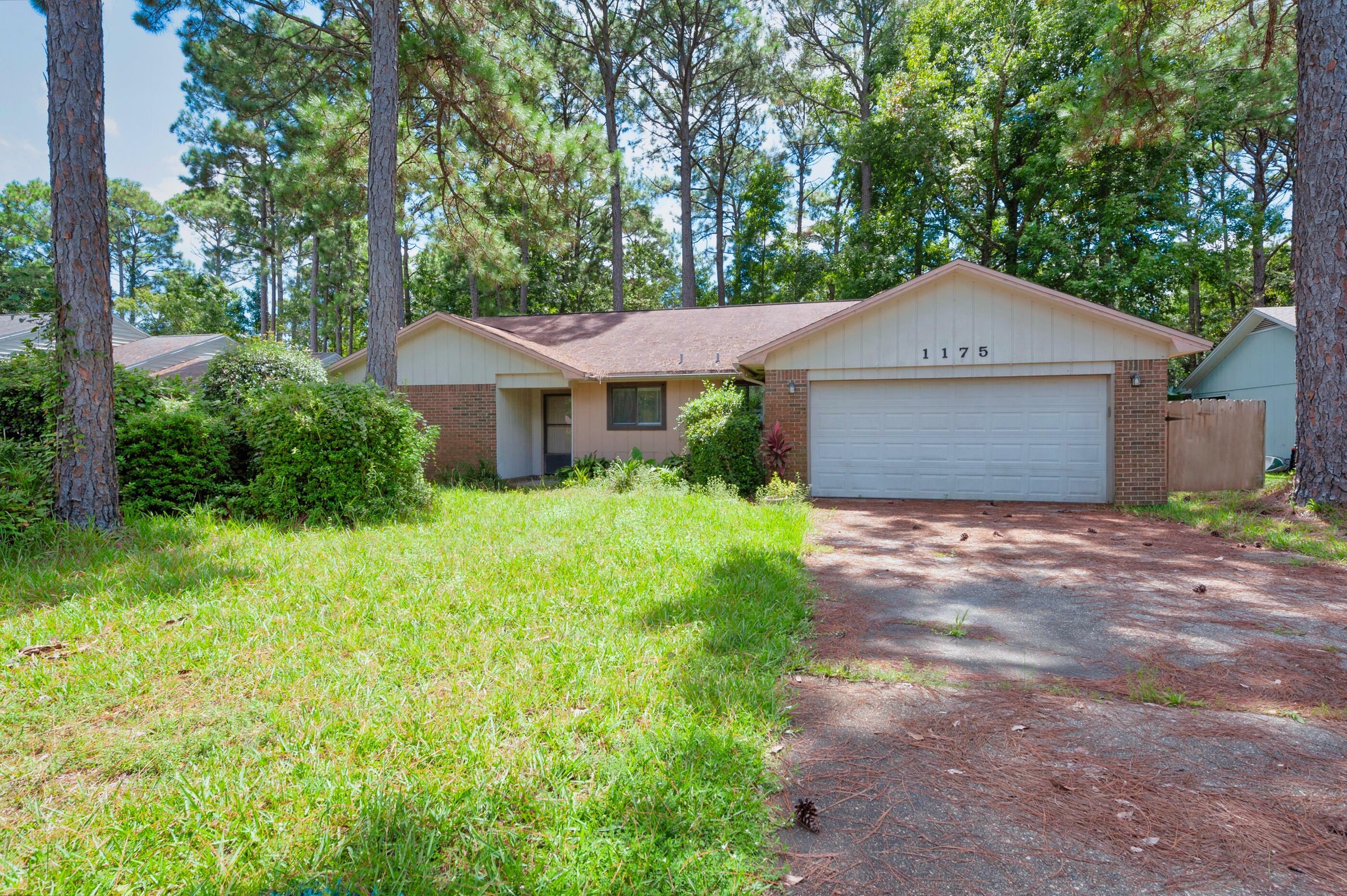 Property Photo:  1175 Muirfield Way  FL 32578 