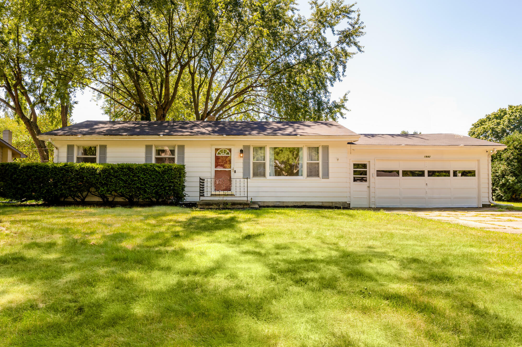 Property Photo: 1842 S S Donna Drive MI 49127