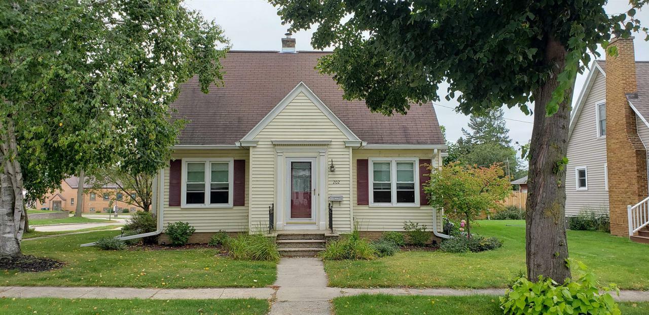 Property Photo:  202 North Hubbard St  WI 53032 