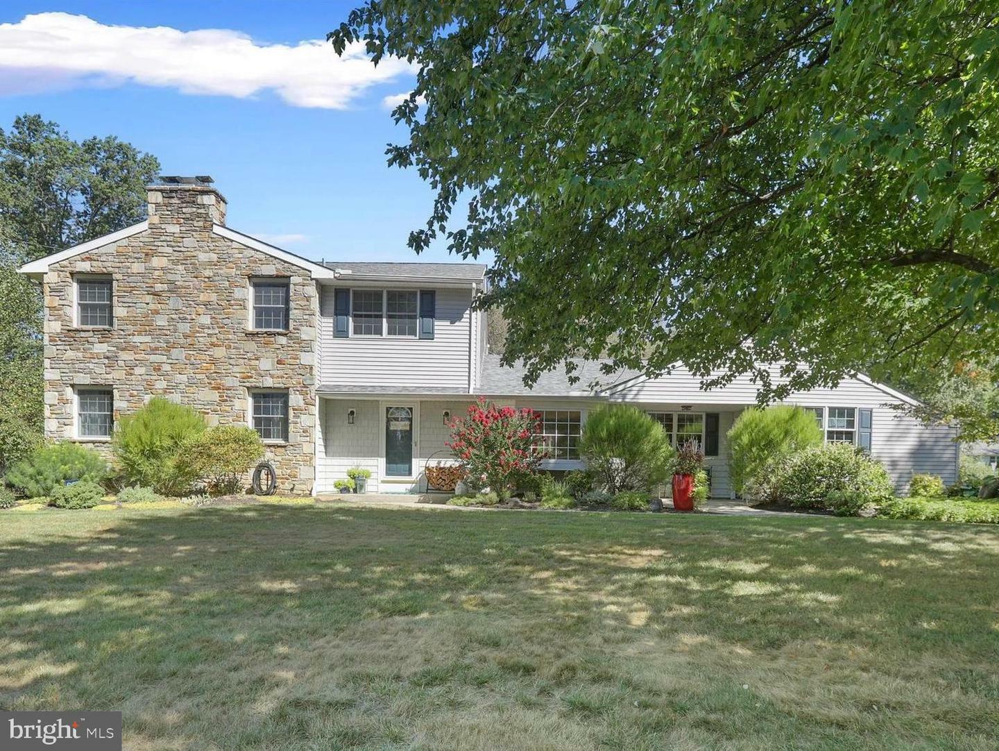 Property Photo:  888 Queens Drive  PA 19067 