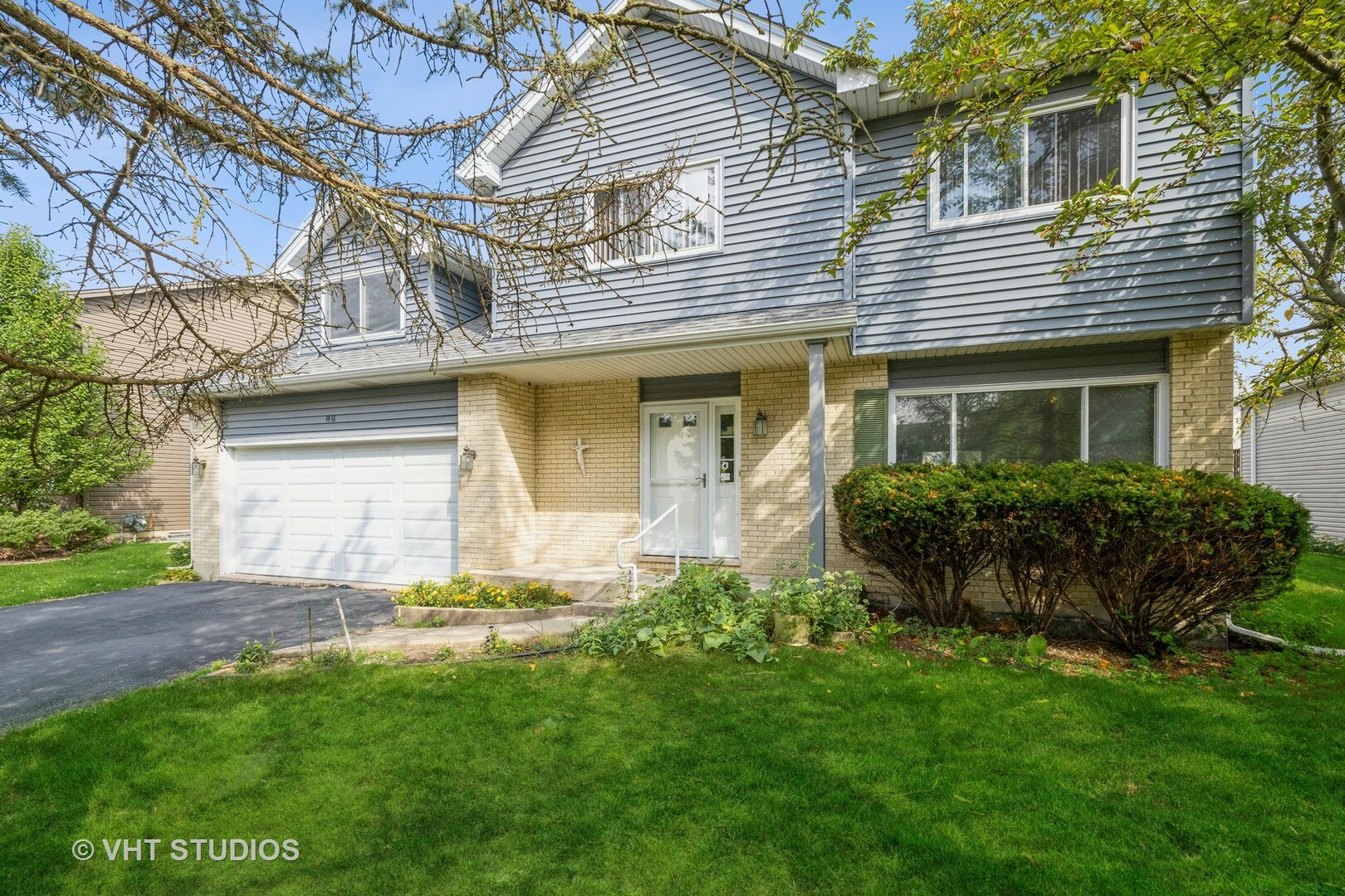 Property Photo: 1416 W Briarcliff Road IL 60490