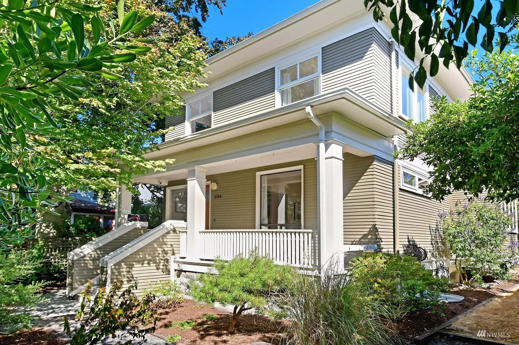 Property Photo:  2124 1st Avenue W  WA 98119 