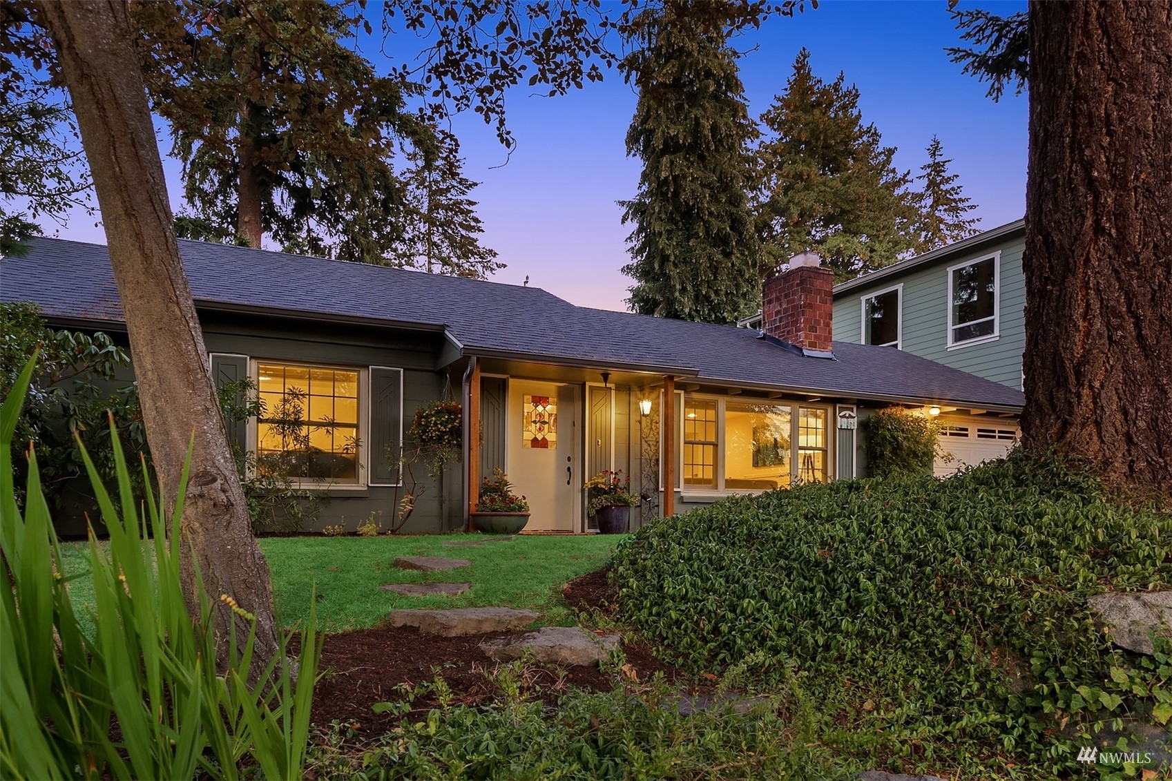 Property Photo:  16154 Midvale Avenue N  WA 98133 