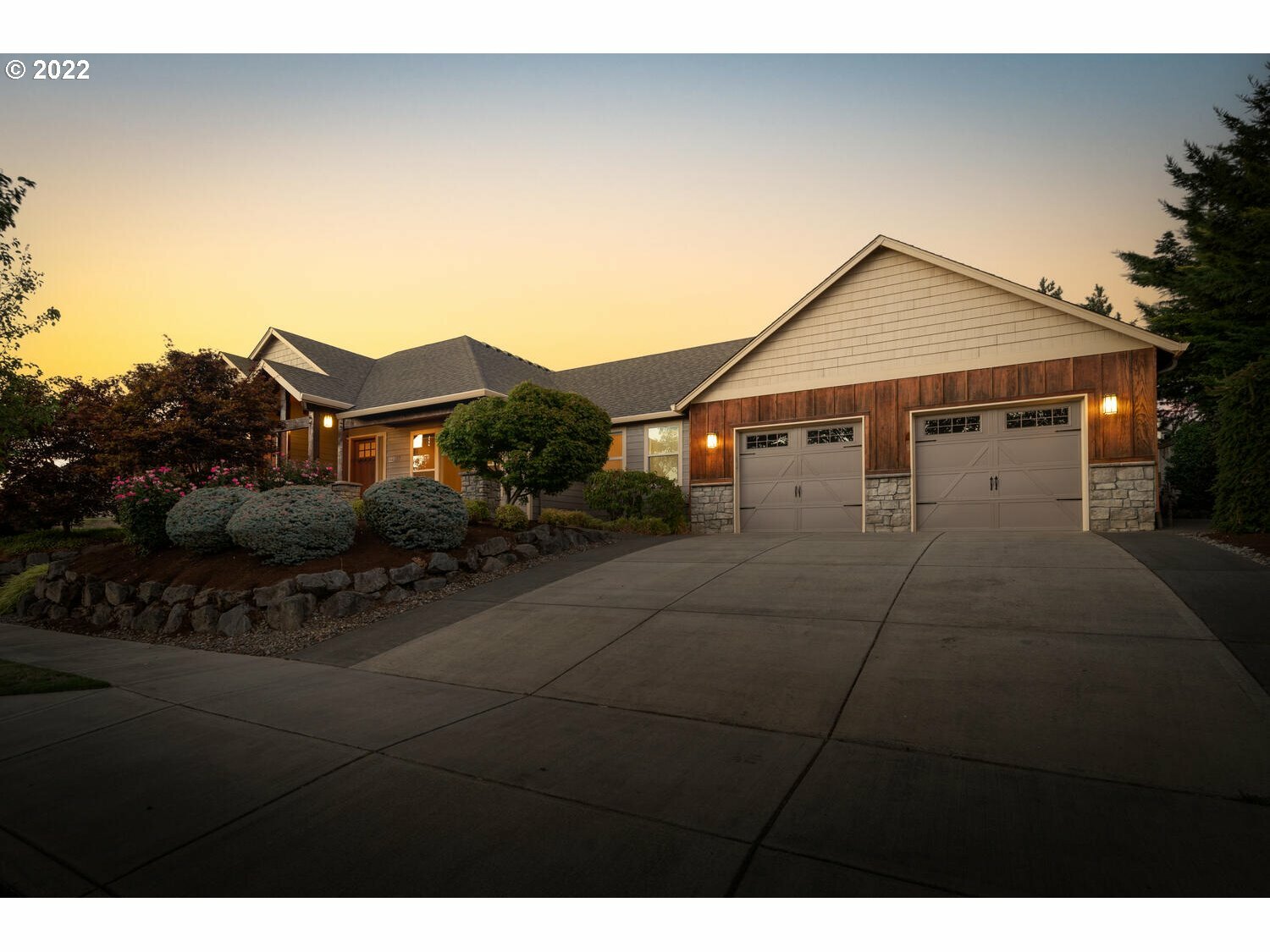 Property Photo: 12507 NW 50th Dr WA 98685