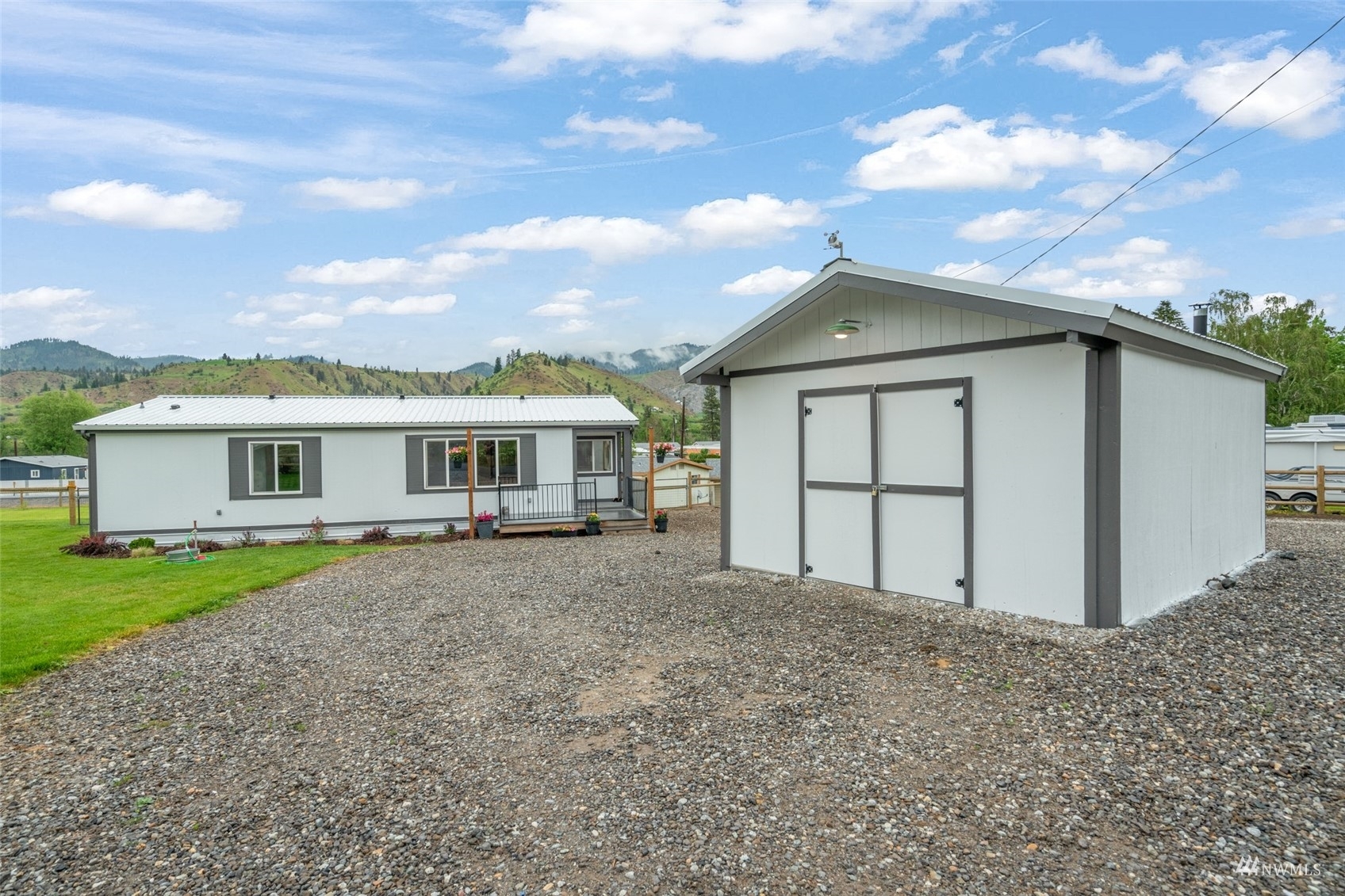 Property Photo:  7949 Kinney Road  WA 98821 