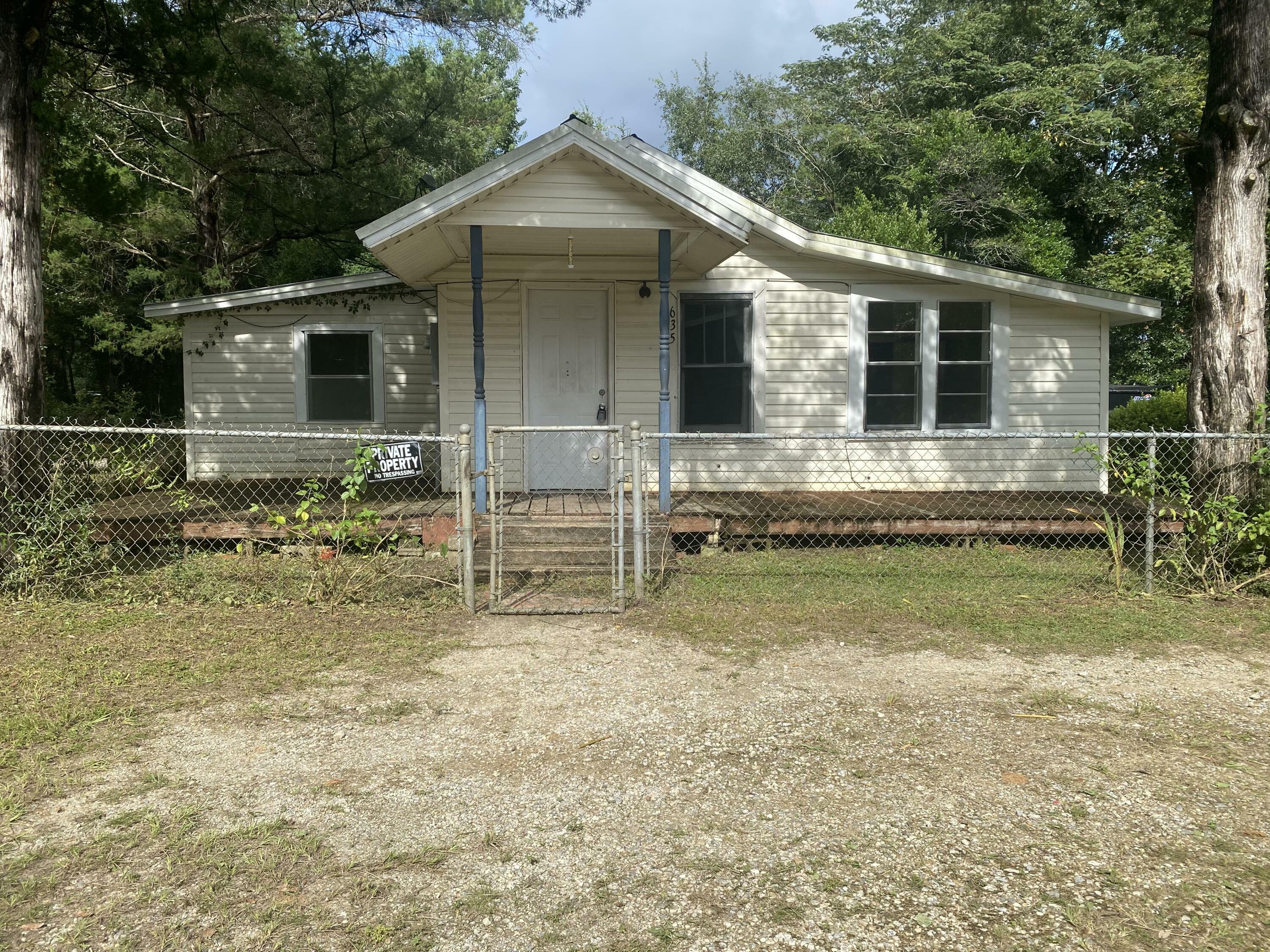 Property Photo:  635 Amos Street  FL 32539 