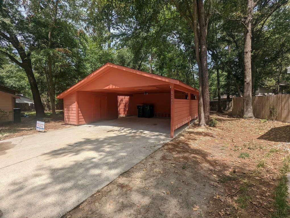 Property Photo:  1207 E Red Cedar Circle  TX 77380 