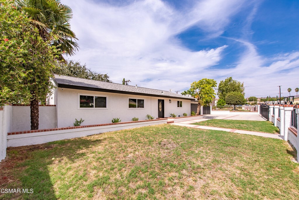 Property Photo:  2215 Caldwell Avenue  CA 93065 