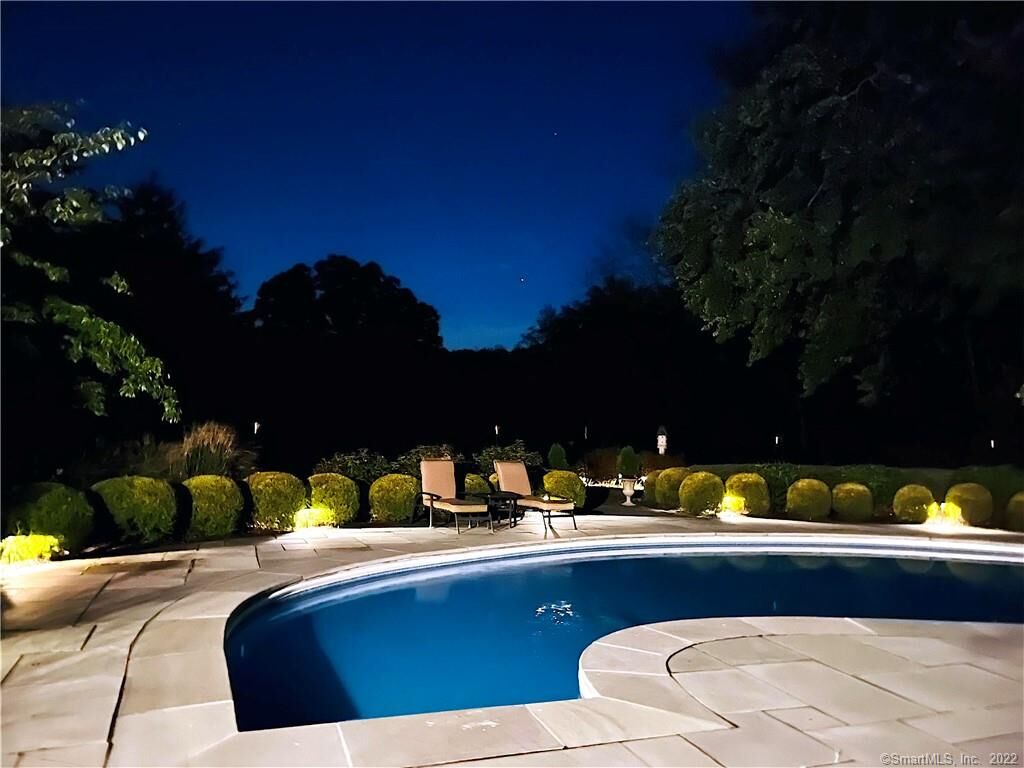Property Photo:  