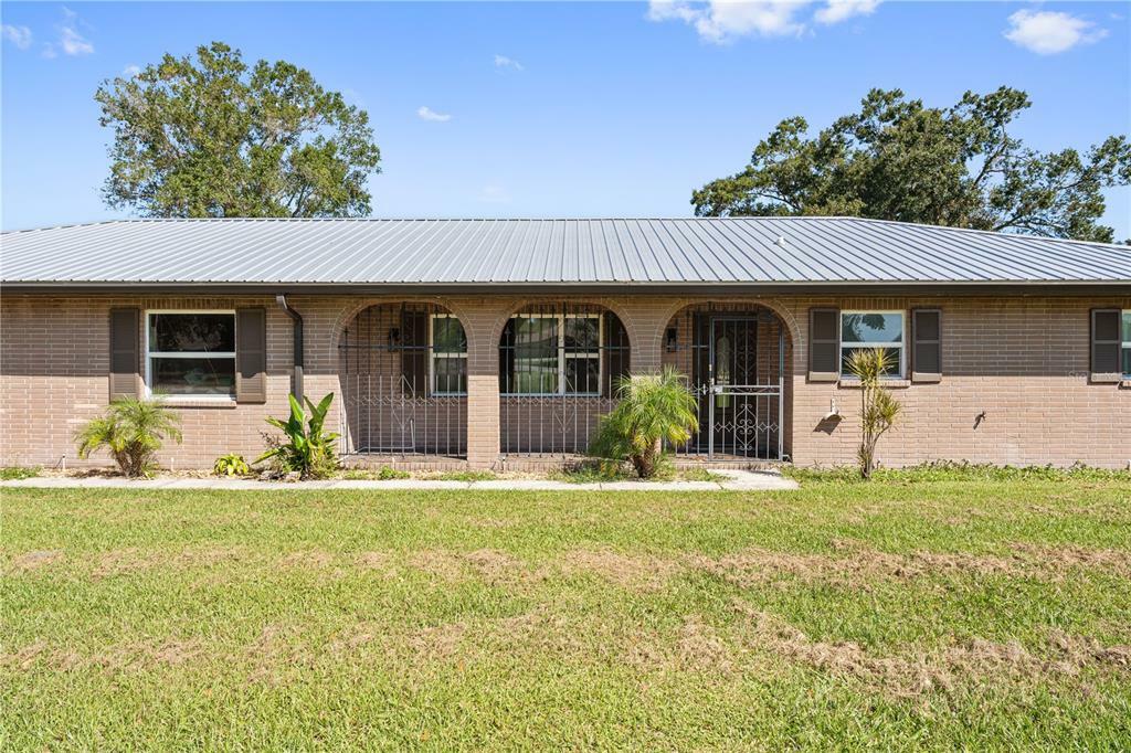 Property Photo:  1511 W Daughtery Road  FL 33810 