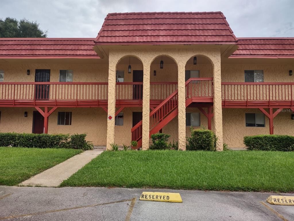 Property Photo:  2806 N Powers Drive 40  FL 32818 