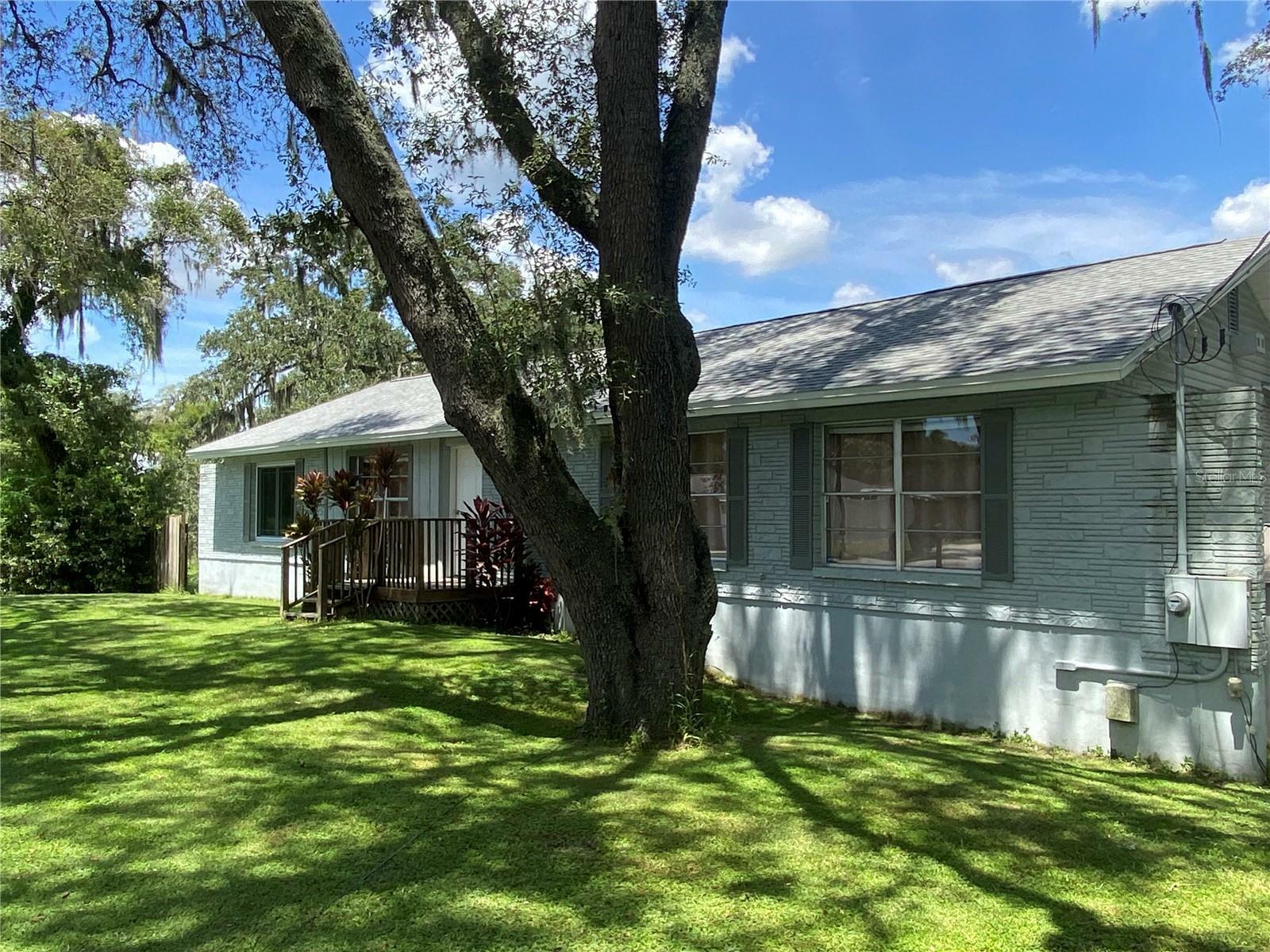 Property Photo: 300 Larson Avenue FL 33510