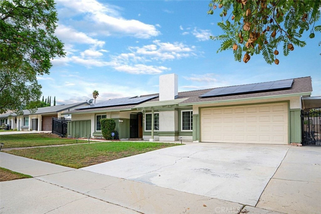 Property Photo:  180 W Mission Court  CA 92882 