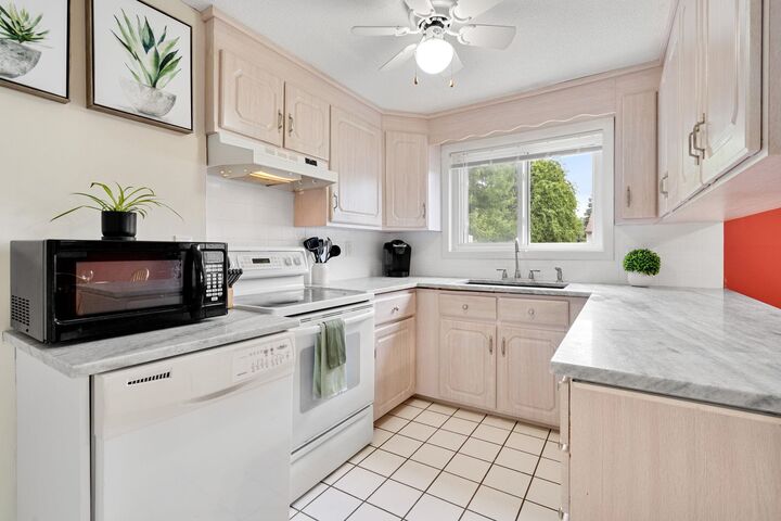 Property Photo: 6 Oliver Drive NH 03051