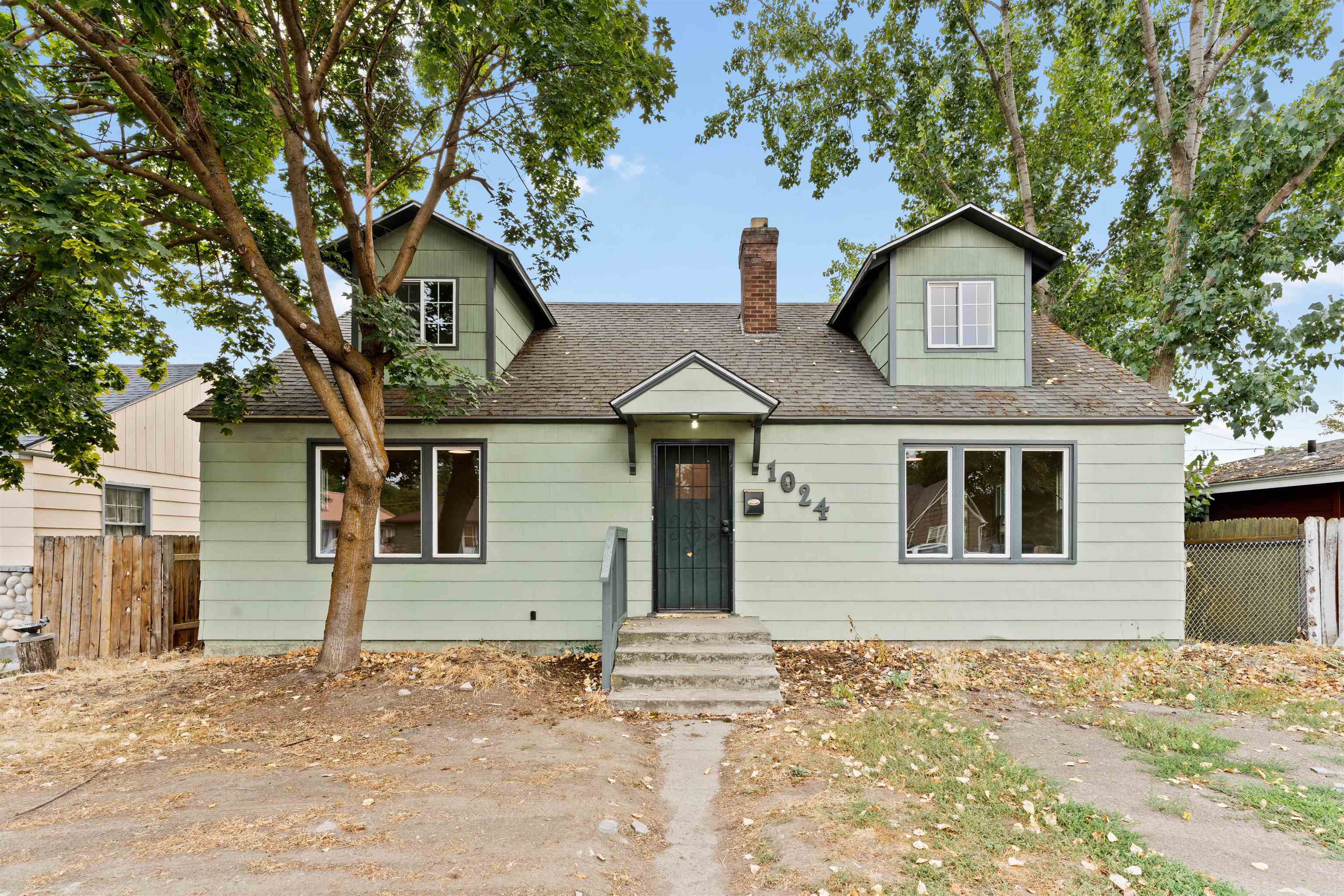 Property Photo: 1024 E Wellesley Ave WA 99207