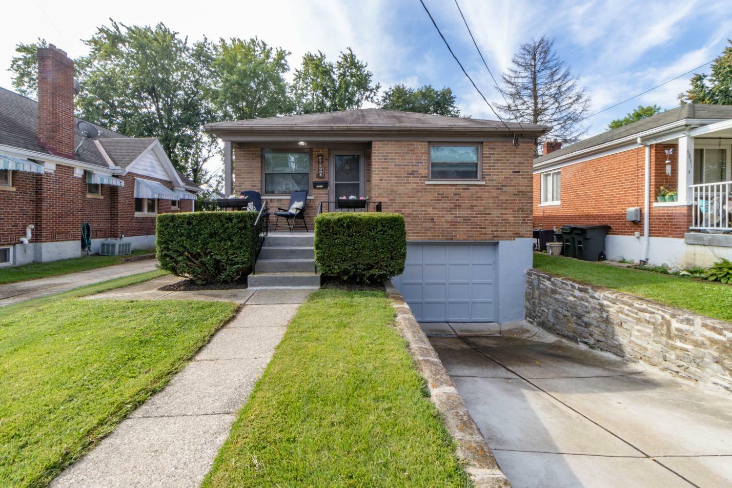 Property Photo:  6831 Buckingham Pl B  OH 45227 